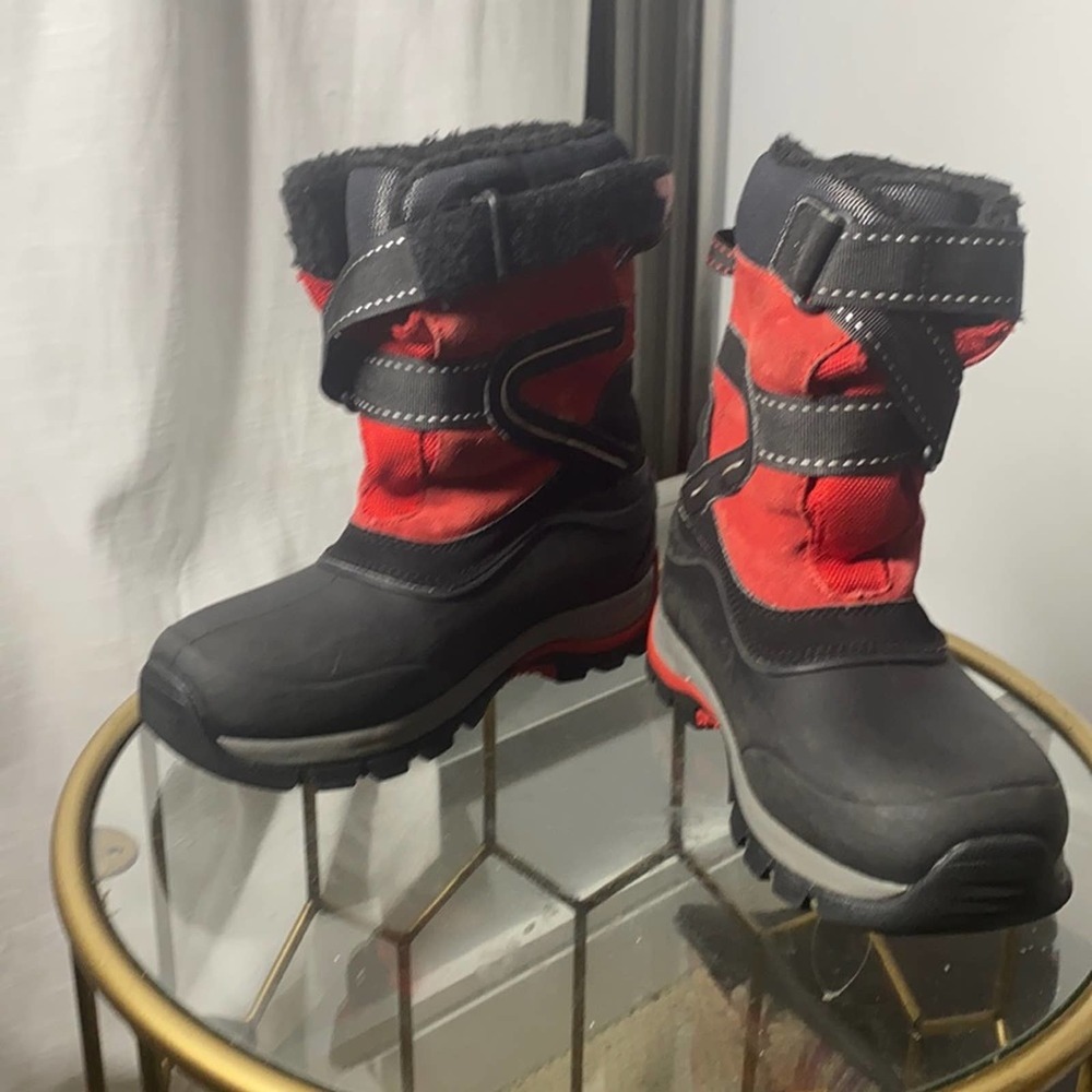 Lands end red and black sturdy snow boots Velcro closure size 6